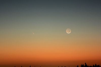 Comet Pan-STARRS and the Moon